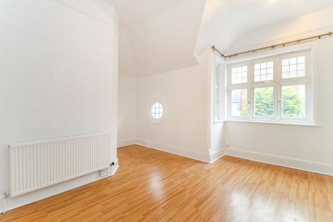 2 bedroom maisonette to rent, Wellington Road, Watford, WD17