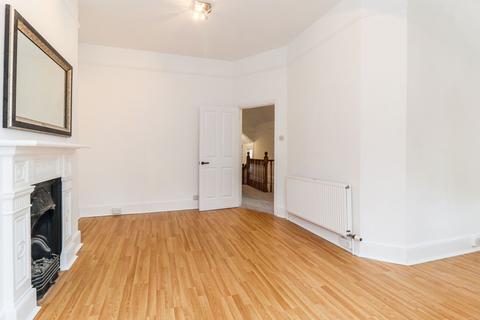 2 bedroom maisonette to rent, Wellington Road, Watford, WD17