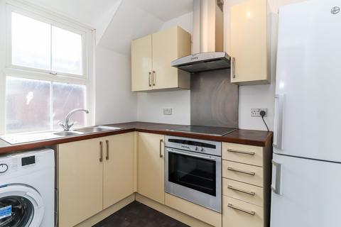 2 bedroom maisonette to rent, Wellington Road, Watford, WD17