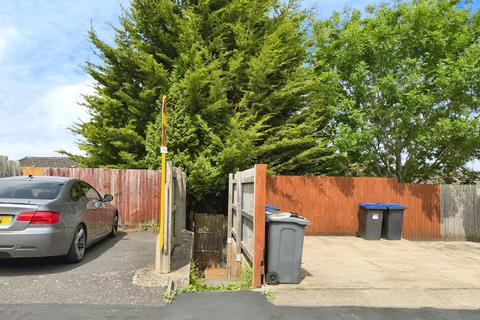 1 bedroom ground floor maisonette for sale, 7B, Beatty Close, Daventry, Northamptonshire NN11 4LT
