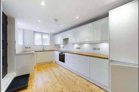 2 bedroom flat to rent, Peascod Street, Windsor, Berkshire, SL4
