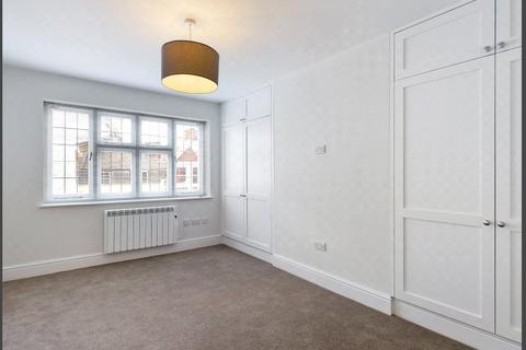 2 bedroom flat to rent, Peascod Street, Windsor, Berkshire, SL4