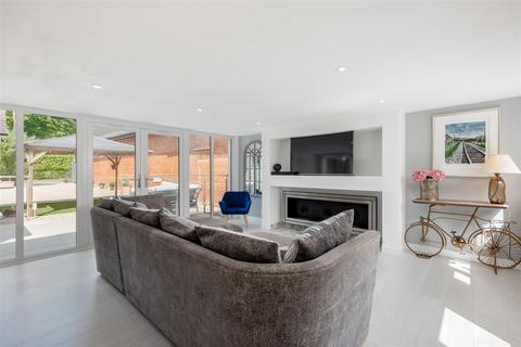 undefined, Moreton Paddox, Moreton Morrell