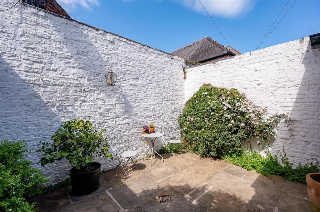 Courtyard garden