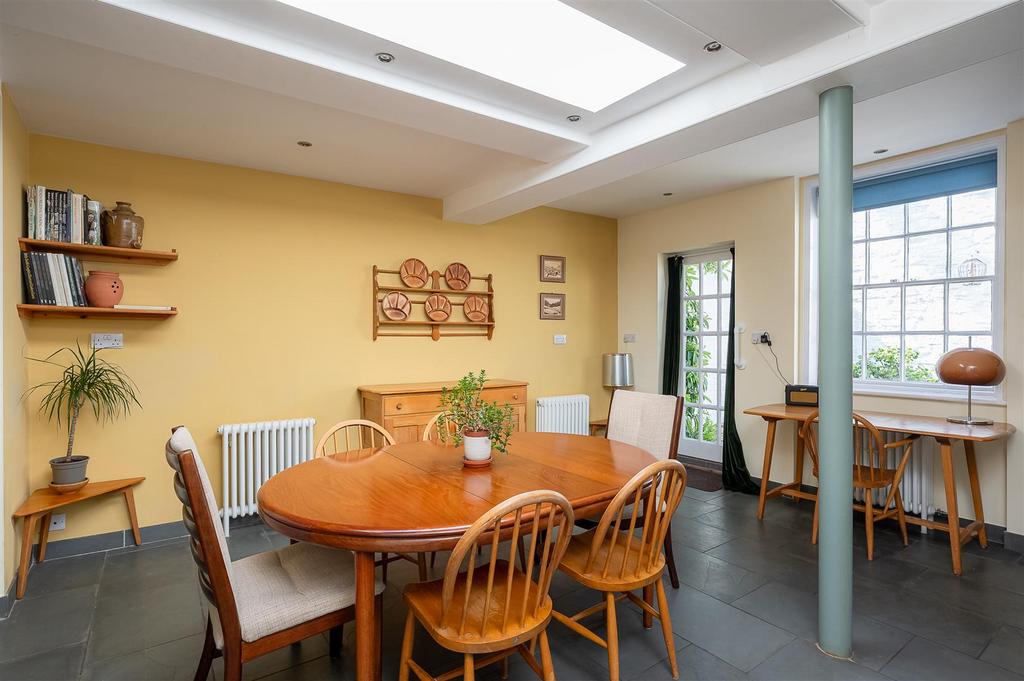 Open plan kicthen dining