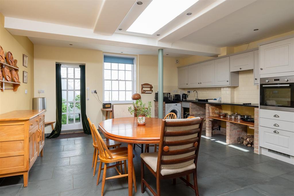 Open plan kitchen dining