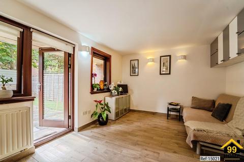 3 bedroom ground floor maisonette for sale, Worcester Mews, London, NW6