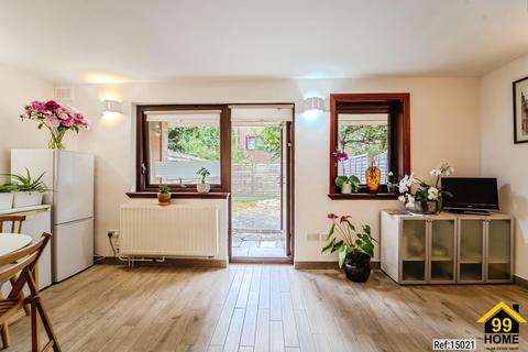 3 bedroom ground floor maisonette for sale, Worcester Mews, London, NW6