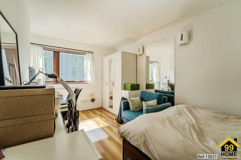 3 bedroom ground floor maisonette for sale, Worcester Mews, London, NW6