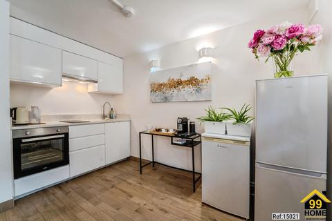 3 bedroom ground floor maisonette for sale, Worcester Mews, London, NW6