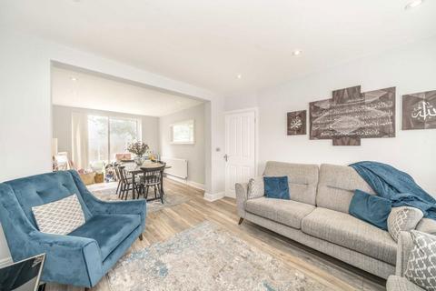 38 Colwyn Avenue, Perivale, Greenford, UB6 8JY