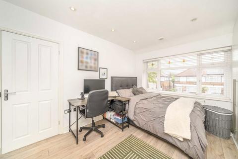 38 Colwyn Avenue, Perivale, Greenford, UB6 8JY