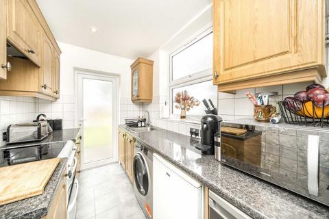 38 Colwyn Avenue, Perivale, Greenford, UB6 8JY