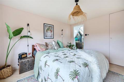 37 Acre Road, Kingston Upon Thames, KT2 6EF