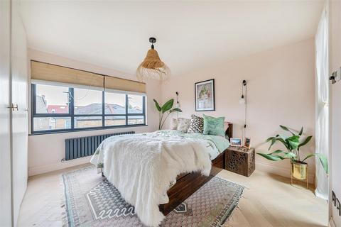 37 Acre Road, Kingston Upon Thames, KT2 6EF