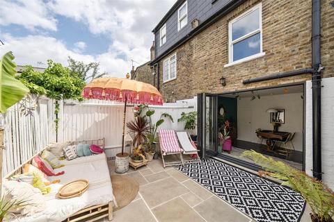 37 Acre Road, Kingston Upon Thames, KT2 6EF