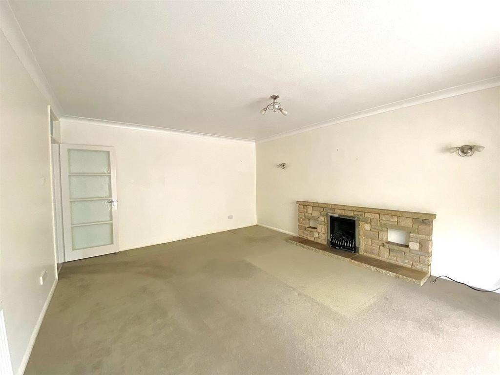 16 Eastergate - Lounge2.jpg