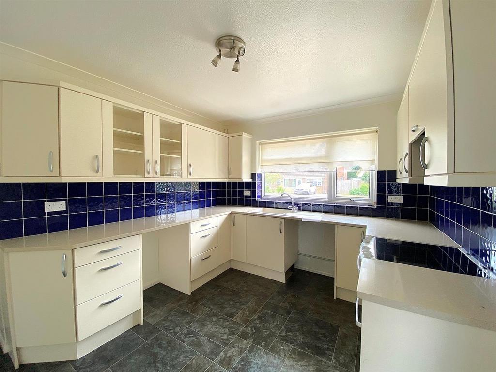 16 Eastergate - Kitchen2.jpg