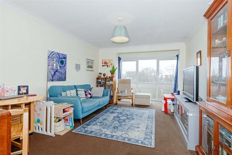 2 bedroom flat for sale, The Strand, Goring
