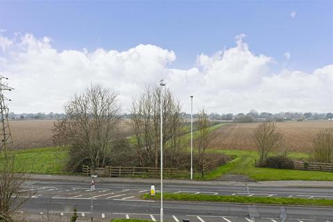2 bedroom flat for sale, The Strand, Goring