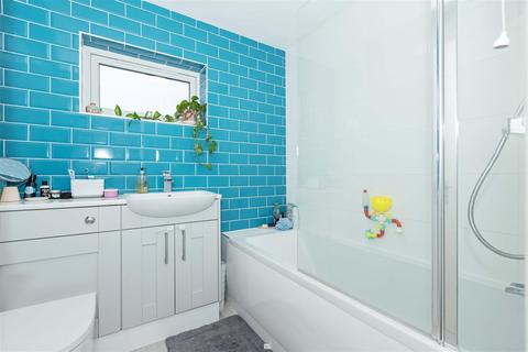2 bedroom flat for sale, The Strand, Goring