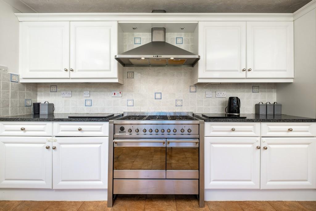 1440px 2 Plummer Close-12