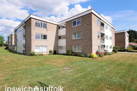 2 bedroom ground floor flat for sale