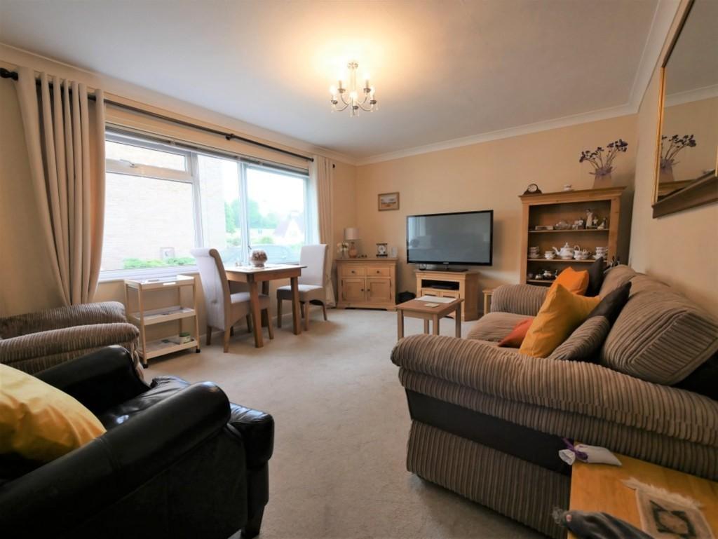 Sitting and dining room1