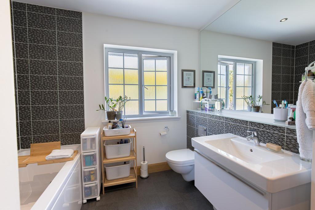 Main Bathroom Angle1