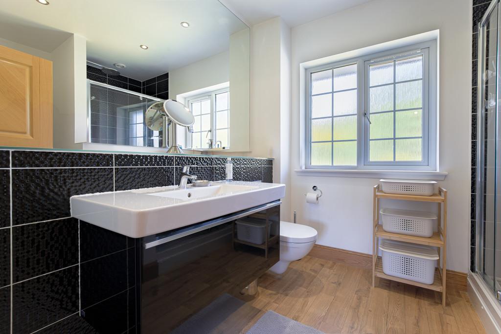 Master Ensuite Angle1