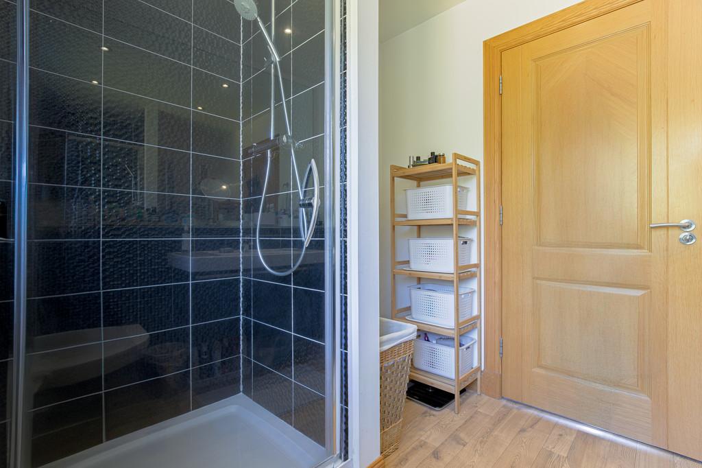 Master Ensuite Angle2