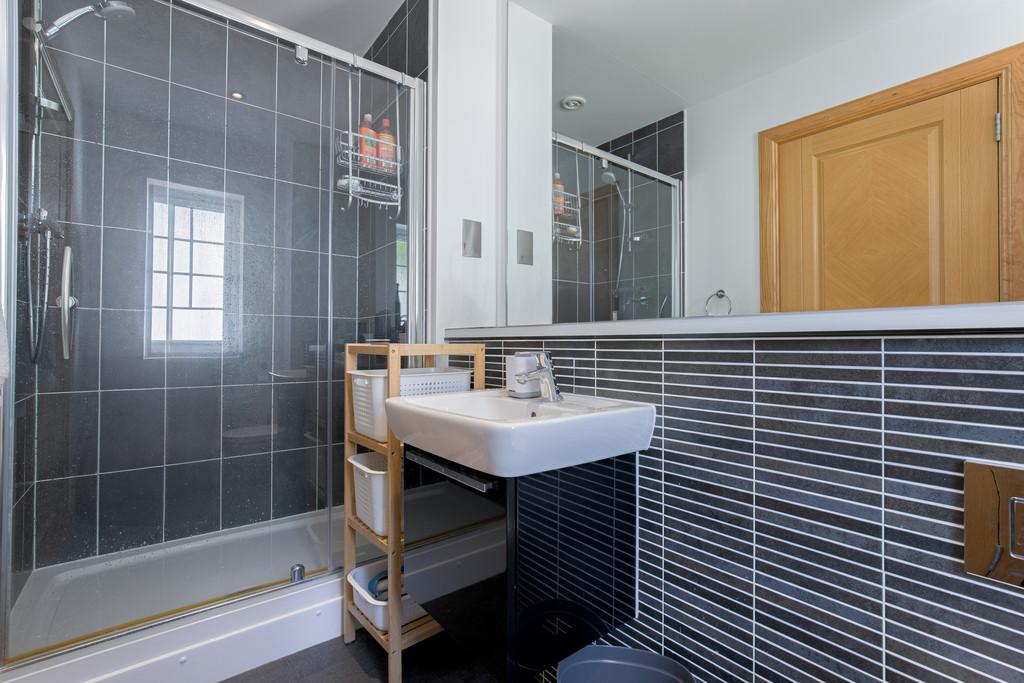 Bedroom2 Ensuite Angle2