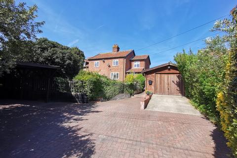 undefined, High Road, Wortwell