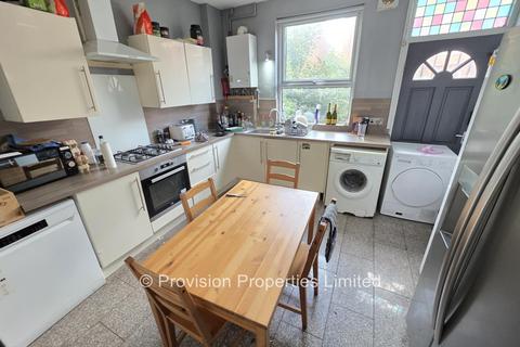 4 bedroom end of terrace house to rent, Welton Grove, Hyde Park LS6