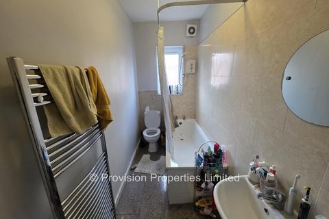 4 bedroom end of terrace house to rent, Welton Grove, Hyde Park LS6