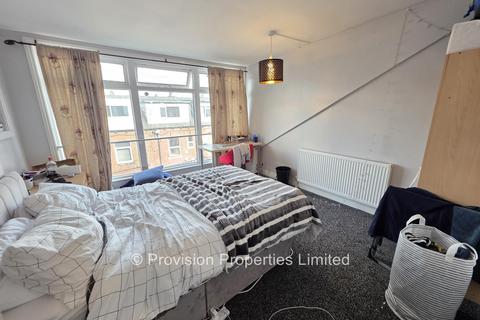 4 bedroom end of terrace house to rent, Welton Grove, Hyde Park LS6