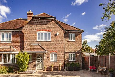 4 Morrison Close, Upper Basildon, Reading, RG8 8LL