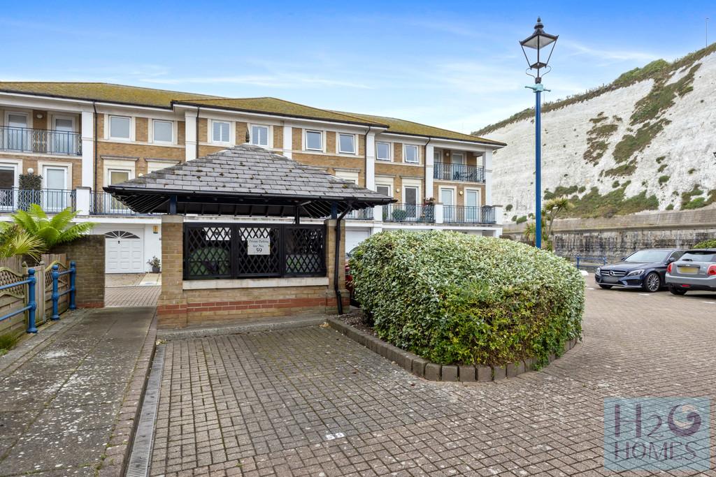 The Strand, Victory Mews, 59-022