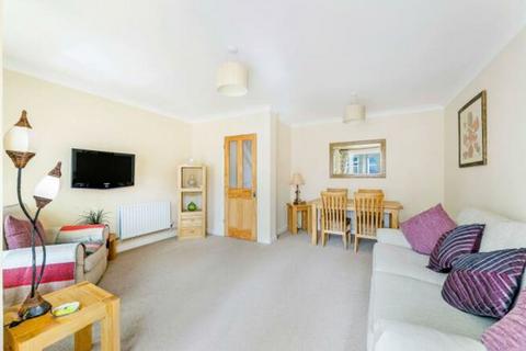 8 Hall Road, Wallington, SM6 0RT