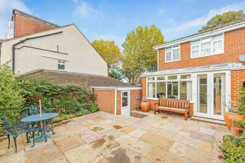 8 Hall Road, Wallington, SM6 0RT