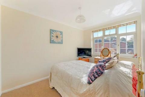 8 Hall Road, Wallington, SM6 0RT