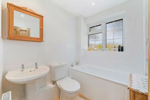 8 Hall Road, Wallington, SM6 0RT