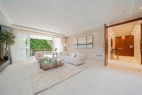 3 bedroom flat to rent, Gloucester Square, London W2