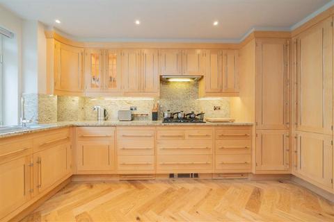 3 bedroom flat to rent, Gloucester Square, London W2