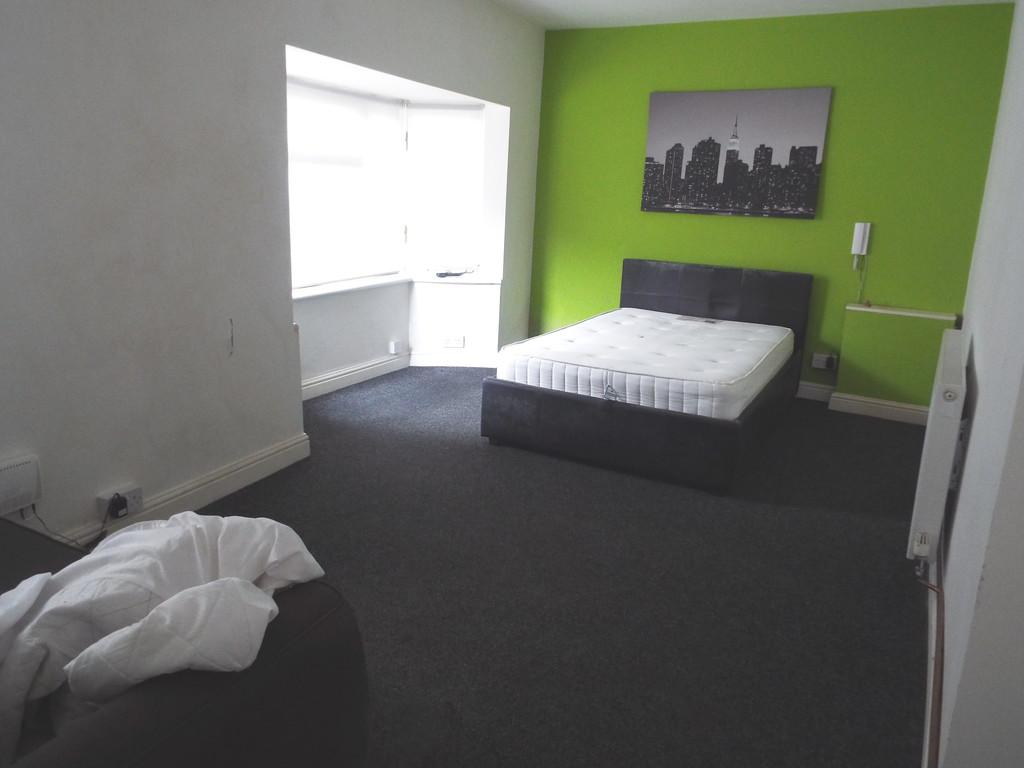 71a - Lounge/Bedroom