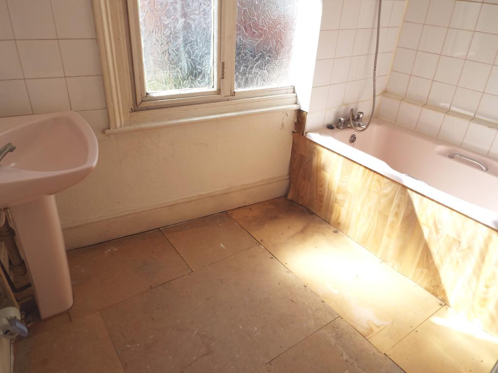 First Floor Flat 71 - Bathroom