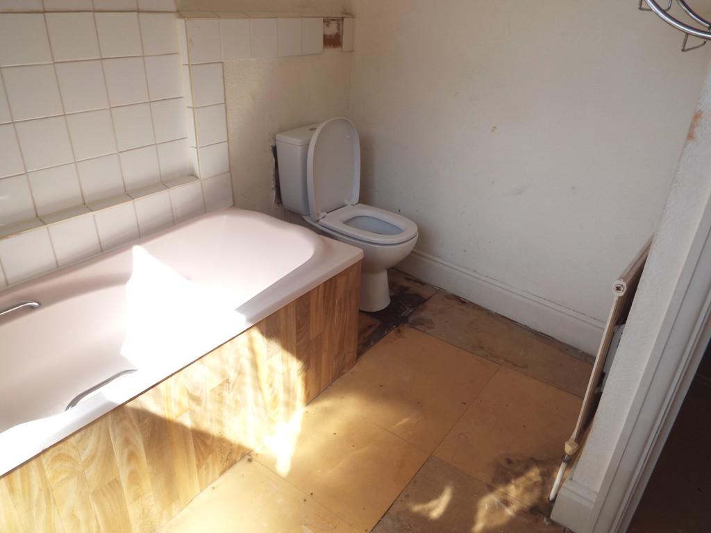 First Floor Flat 71 - Bathroom