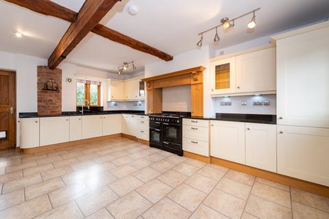4 bedroom barn conversion to rent, Droitwich, Worcestershire