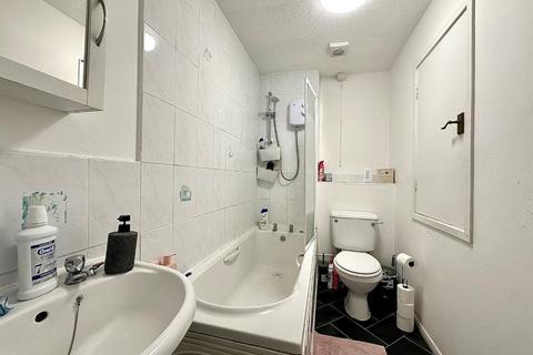 2 Wayside Acres, Northampton, NN4 0QE
