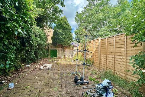 2 Wayside Acres, Northampton, NN4 0QE